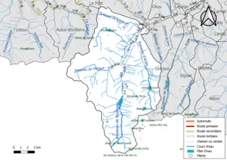 Carte en couleur présentant le réseau hydrographique de la commune