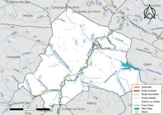 Carte en couleur présentant le réseau hydrographique de la commune