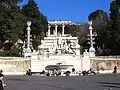 Éléments néoclassiques de la muraille monumentale, Piazza del Popolo