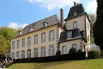 L'ancienne maison des directeurs de conscience devenue aujourd'hui un château.