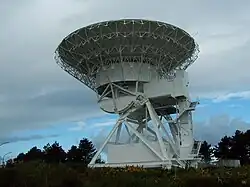 PB3, l'escalier entoure l'ascenseur d'accès à la salle, en bas la cabine Haute-Tension.