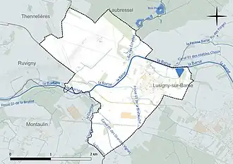 Carte en couleur présentant le réseau hydrographique de la commune
