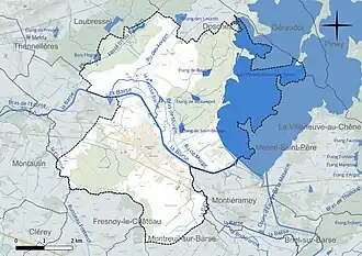 Carte en couleur présentant le réseau hydrographique de la commune