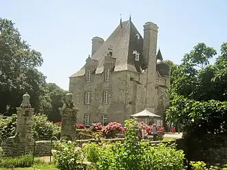 Clohars-Fouesnant : le château de Bodinio vu du sud-est.