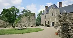 Château de Kerambarh : cour intérieure.