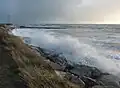 La tempête du 1er février 2014 à la pointe de Mousterlin : vagues à l'assaut de la dune juste à l'ouest de la pointe de Mousterlin.