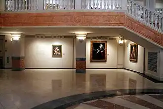 Tableaux des XVIe et XVIIe&nbsp;siècles au rez-de-chaussée.