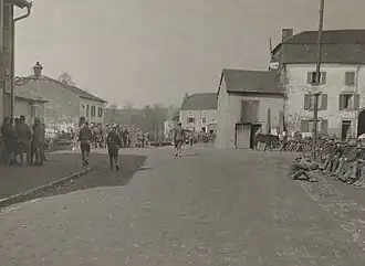 Compagnie M du 167e régiment d'infanterie américain au repos, 10 mars 1918 au village