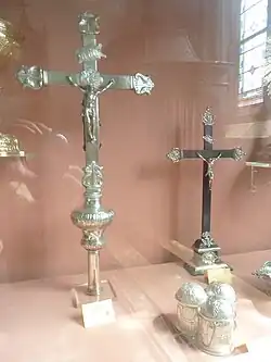 Trésor, deux croix en argent.