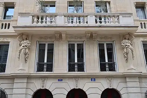 No&nbsp;11 : cariatides.