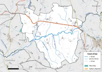 Carte en couleur présentant le réseau hydrographique de la commune