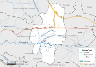 Carte en couleur présentant le réseau hydrographique de la commune