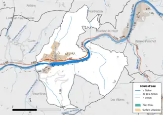 Carte en couleur présentant le réseau hydrographique de la commune