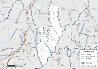 Carte en couleur présentant le réseau hydrographique de la commune