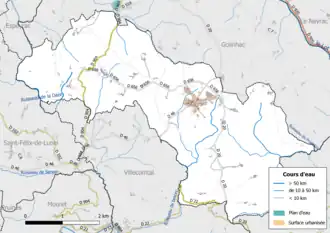 Carte en couleur présentant le réseau hydrographique de la commune