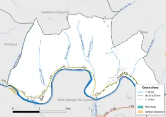 Carte en couleur présentant le réseau hydrographique de la commune