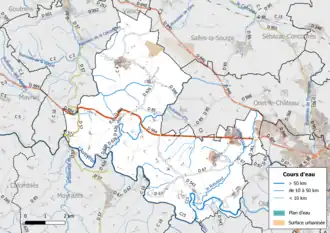 Carte en couleur présentant le réseau hydrographique de la commune