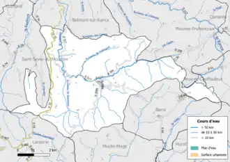 Carte en couleur présentant le réseau hydrographique de la commune