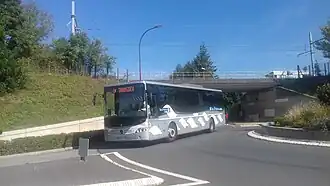Mercedes Intouro n°12211 à Dourdan s'en allant prendre son service sur le réseau dourdannais.