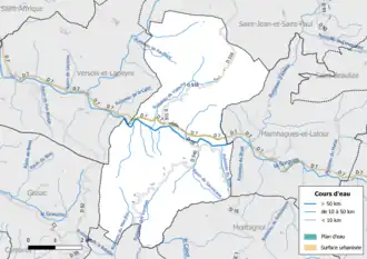 Carte en couleur présentant le réseau hydrographique de la commune