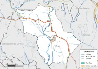 Carte en couleur présentant le réseau hydrographique de la commune