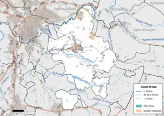 Carte en couleur présentant le réseau hydrographique de la commune