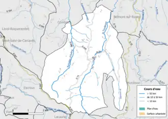 Carte en couleur présentant le réseau hydrographique de la commune