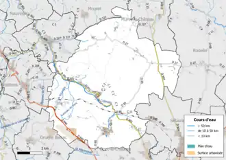 Carte en couleur présentant le réseau hydrographique de la commune