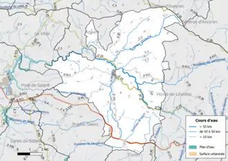 Carte en couleur présentant le réseau hydrographique de la commune