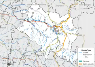 Carte en couleur présentant le réseau hydrographique de la commune