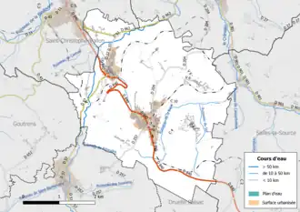Carte en couleur présentant le réseau hydrographique de la commune