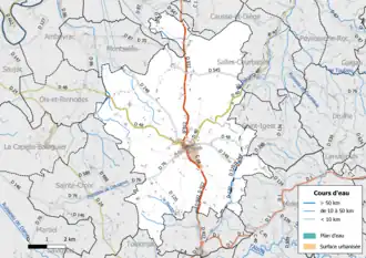 Carte en couleur présentant le réseau hydrographique de la commune