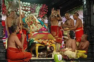 Le Sri Sitarama Thirukalyana Mahotsavam (célébration de la « divine union ») conduit au temple de Bhadrachalam.