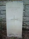 Pierre tombale commune pour 12 soldats inconnus tombés pendant la guerre.