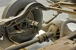Arbre de transmission, différentiel arrière et arbre d'essieu sur Skoda 422 (années 1930-1940).