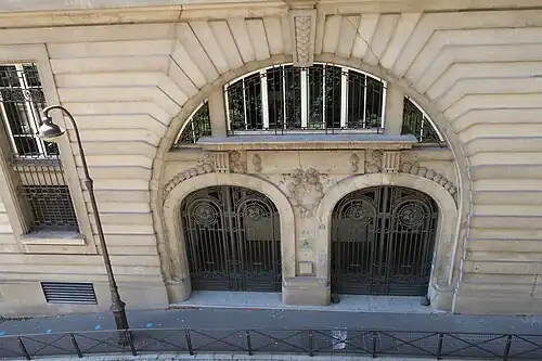 Entrées du no&nbsp;13, vues de l'escalier.