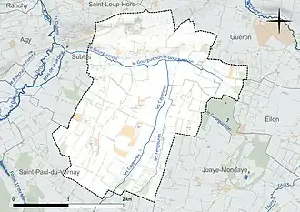 Carte en couleur présentant le réseau hydrographique de la commune