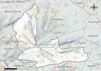 Carte en couleur présentant le réseau hydrographique de la commune