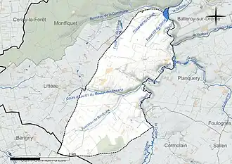 Carte en couleur présentant le réseau hydrographique de la commune