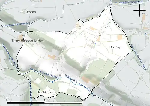 Carte en couleur présentant le réseau hydrographique de la commune