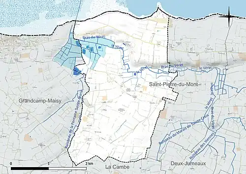 Carte en couleur présentant le réseau hydrographique de la commune