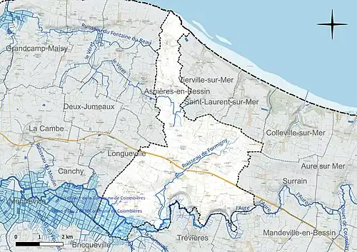 Carte en couleur présentant le réseau hydrographique de la commune