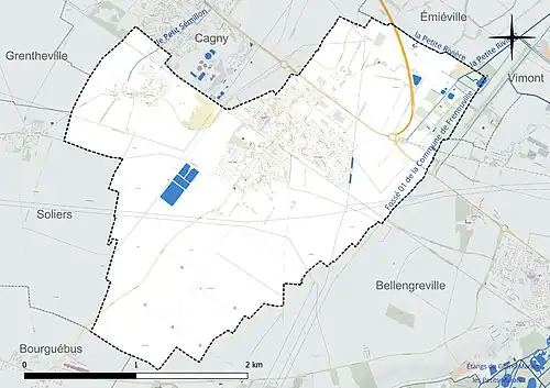 Carte en couleur présentant le réseau hydrographique de la commune