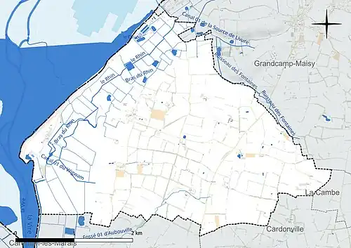 Carte en couleur présentant le réseau hydrographique de la commune