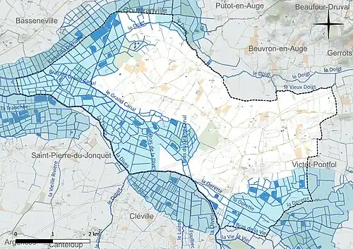 Carte en couleur présentant le réseau hydrographique de la commune