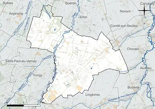 Carte en couleur présentant le réseau hydrographique de la commune