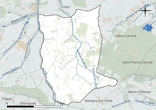 Carte en couleur présentant le réseau hydrographique de la commune