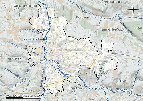 Carte en couleur présentant le réseau hydrographique de la commune