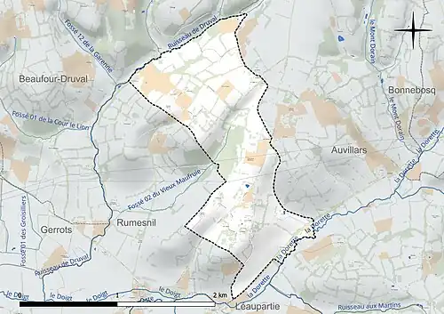 Carte en couleur présentant le réseau hydrographique de la commune