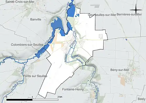 Carte en couleur présentant le réseau hydrographique de la commune